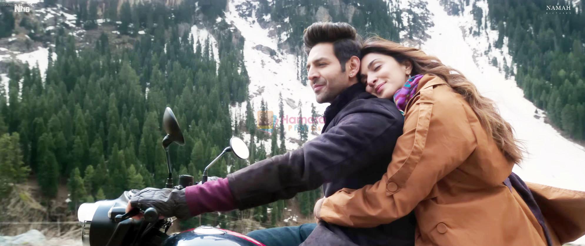 Kartik Aaryan and Kiara Advani SatyaPrem Ki Katha Movie Stills / Latest